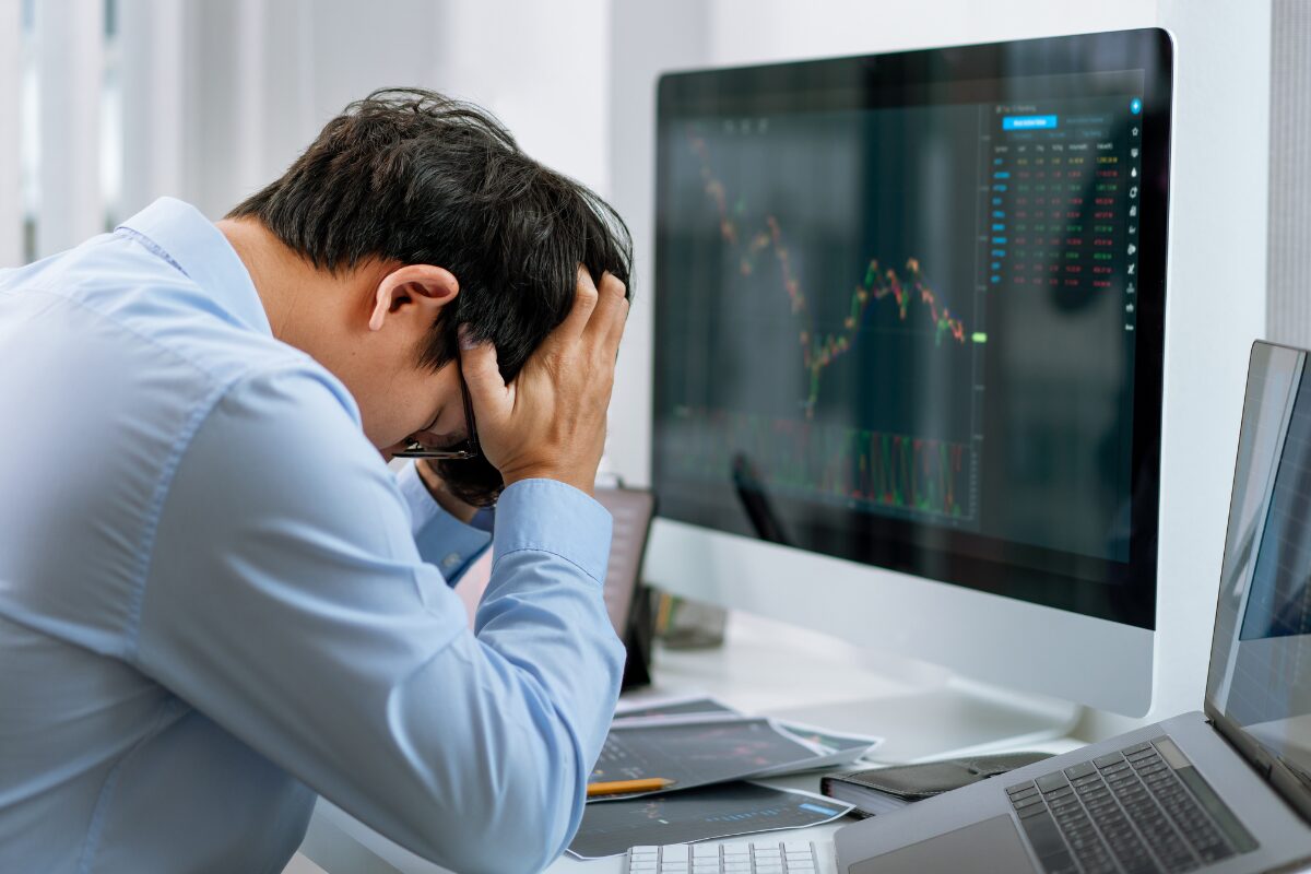 Underperformance Indicators in the Minimum Employment Period